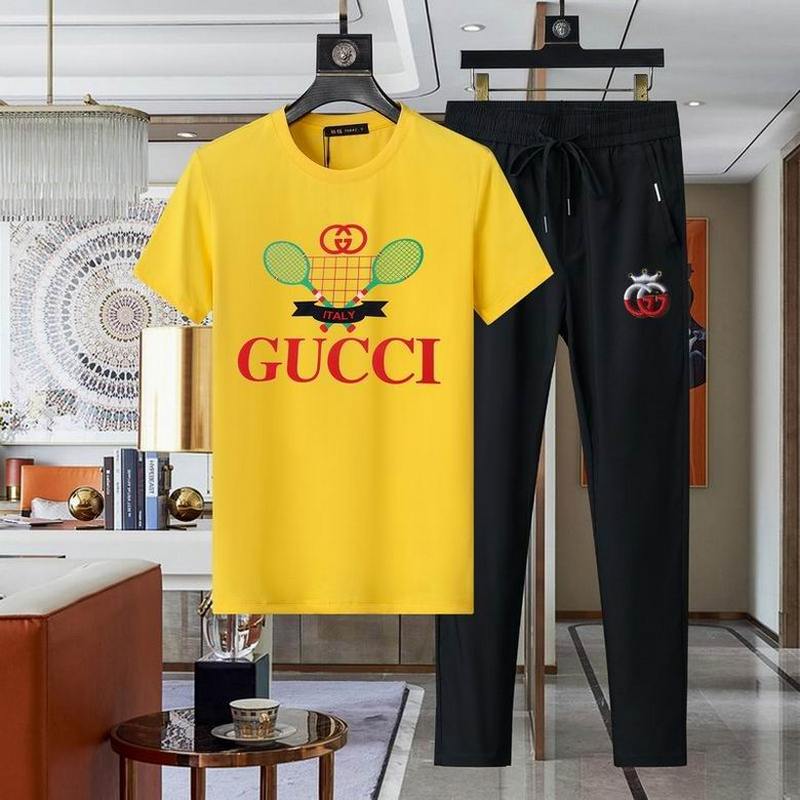 Gucci Men's Suits 600